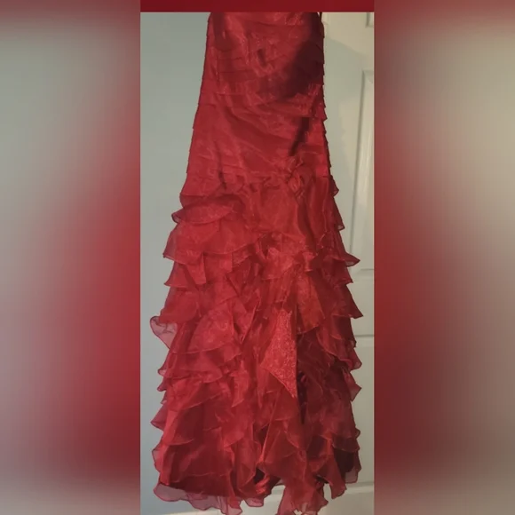 Red strapless Ruffled Prom Dress With Side Split. Size 8 - Picture 6 of 9